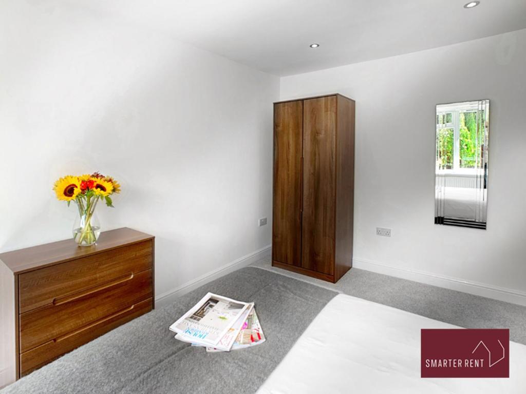 Sunninghill Village - 2 Bed - Parking And Garden แอสคอต ภายนอก รูปภาพ