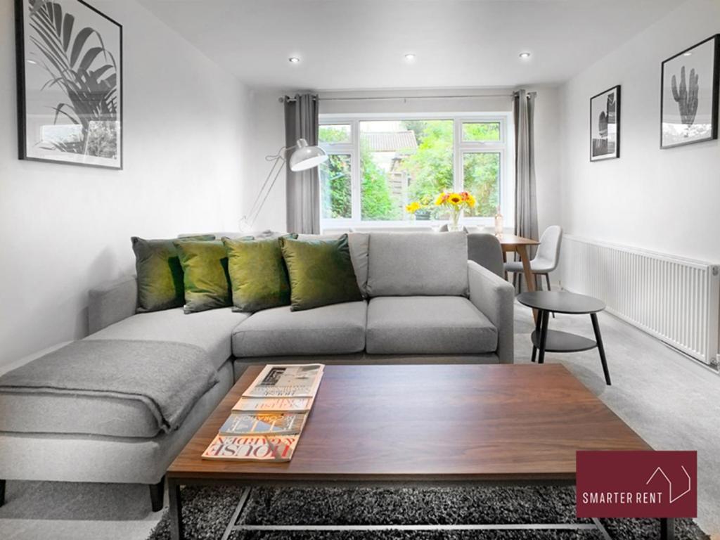 Sunninghill Village - 2 Bed - Parking And Garden แอสคอต ภายนอก รูปภาพ