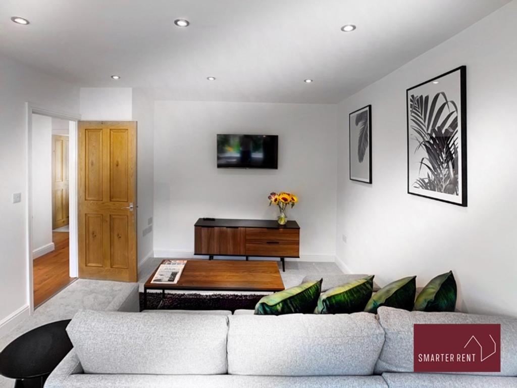 Sunninghill Village - 2 Bed - Parking And Garden แอสคอต ภายนอก รูปภาพ