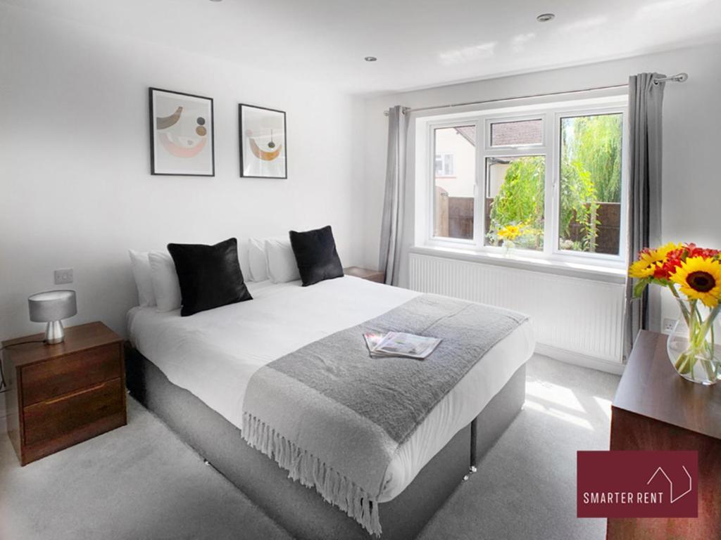Sunninghill Village - 2 Bed - Parking And Garden แอสคอต ภายนอก รูปภาพ