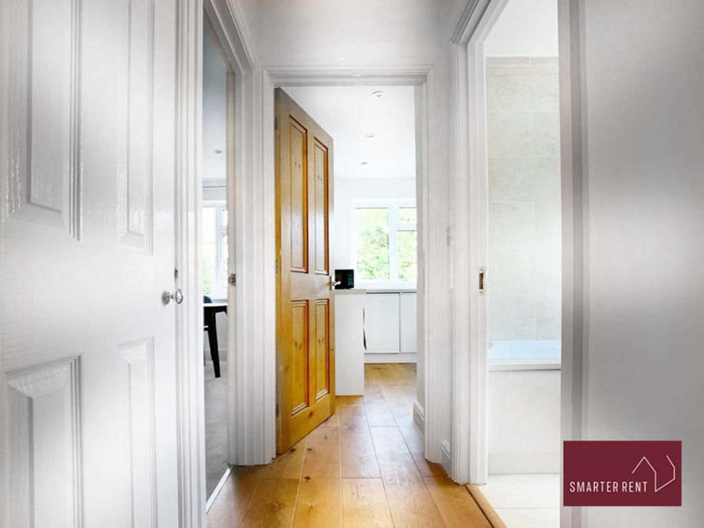 Sunninghill Village - 2 Bed - Parking And Garden แอสคอต ภายนอก รูปภาพ