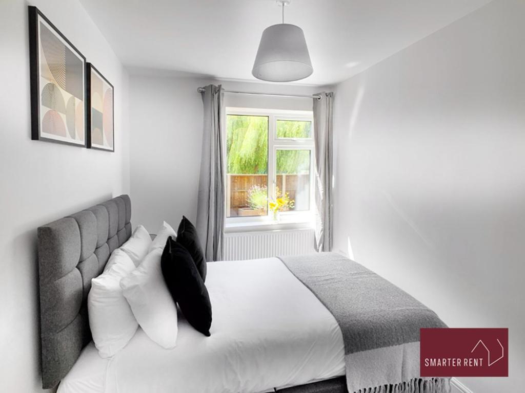 Sunninghill Village - 2 Bed - Parking And Garden แอสคอต ภายนอก รูปภาพ