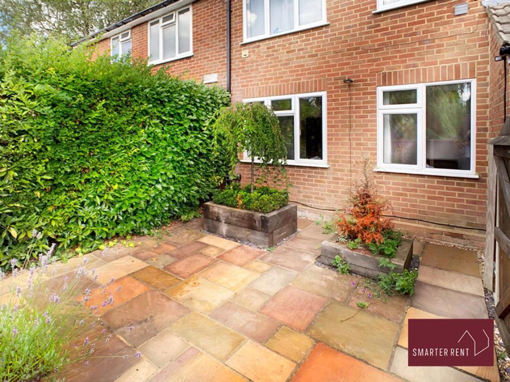 Sunninghill Village - 2 Bed - Parking And Garden แอสคอต ภายนอก รูปภาพ